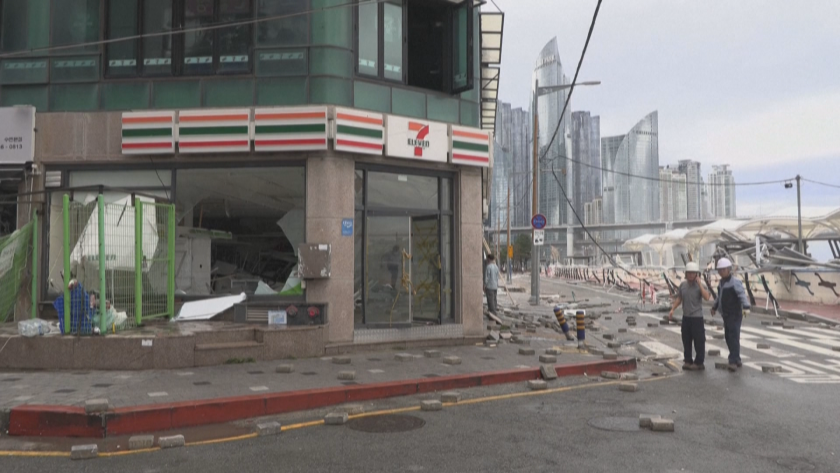 Мощен тайфун удари Южна Корея, хиляди са евакуирани от домовете си
