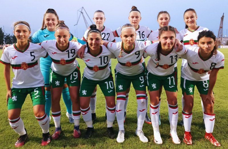 девойките българия футбол години наложиха малта