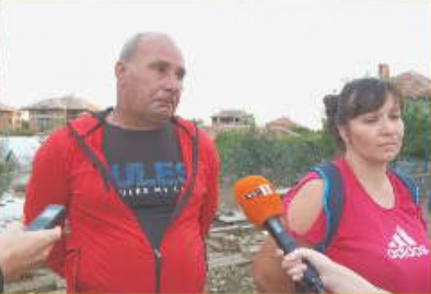 Трети ден след бедствието в Трилистник, водата постепенно се оттича.