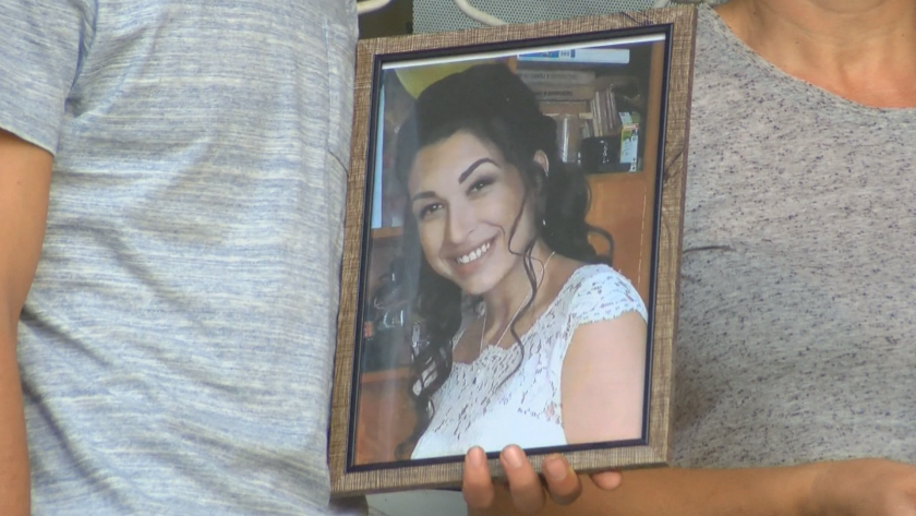 Пред Съдебната палата във Велико Търново се събират близки на