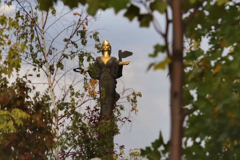 "Расте, но не старее": София празнува вярата, надеждата, любовта и мъдростта