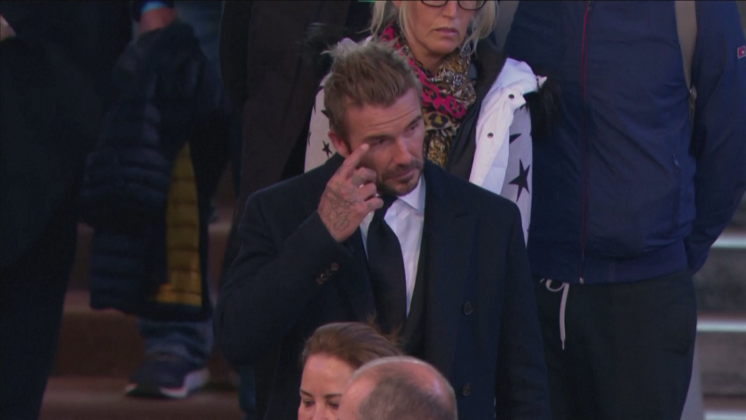 Дейвид Бекъм чака 13 часа на опашката, за да отдаде почит пред кралица Елизабет Втора