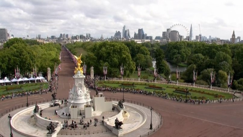 Тържествена процесия с ковчега с тленните останки на Елизабет Втора