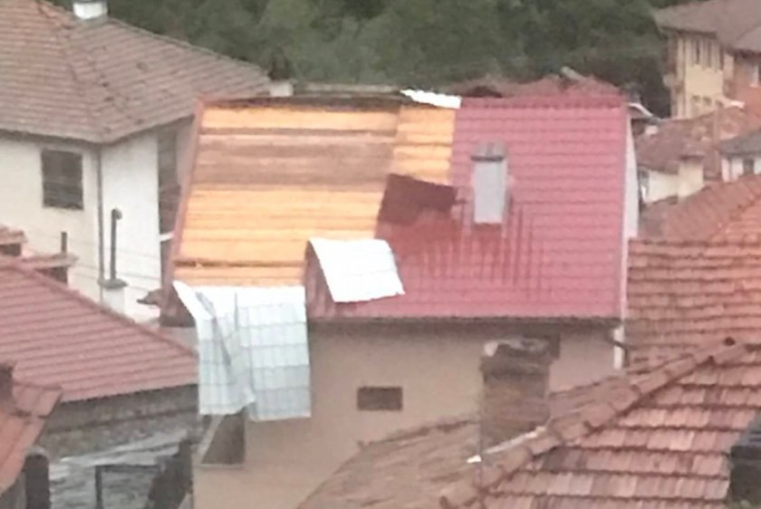 бурен вятър повреди покриви жилищни обществени сгради девин