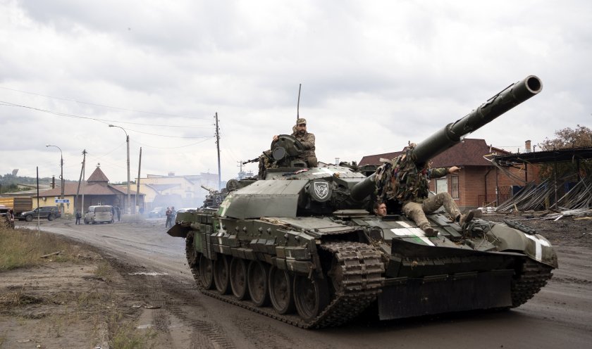 Общ гроб е открит в град Изюм, който наскоро Украйна