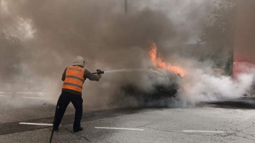 Кола изгоря на бензиностанция на АМ "Тракия"