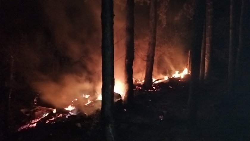 Пожар гори в парк Тюлбе в Казанлък.Запалила се е постройка