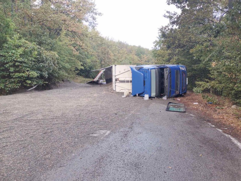 Ришкият проход е затворен за движение заради катастрофирал тир. Инцидентът