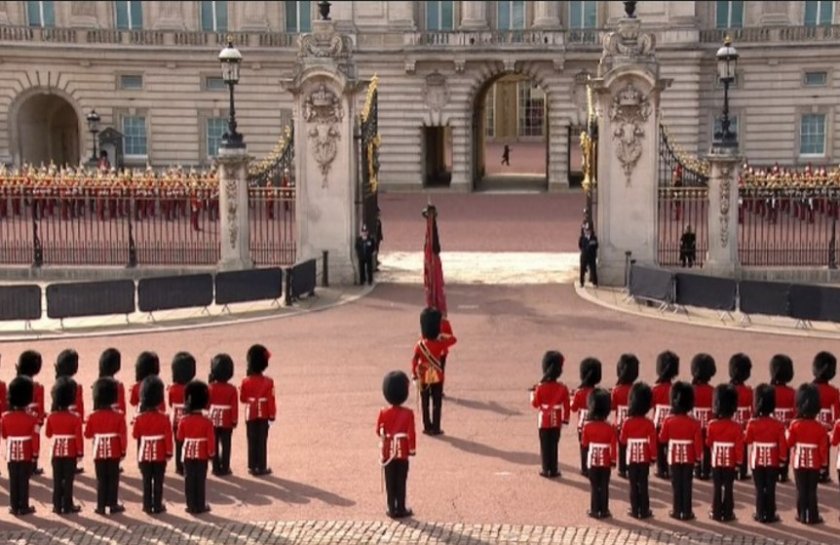 Тържествена процесия с ковчега с тленните останки на Елизабет Втора