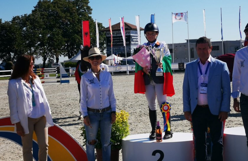 анна гочева спечели сребърен медал балканското конен спорт