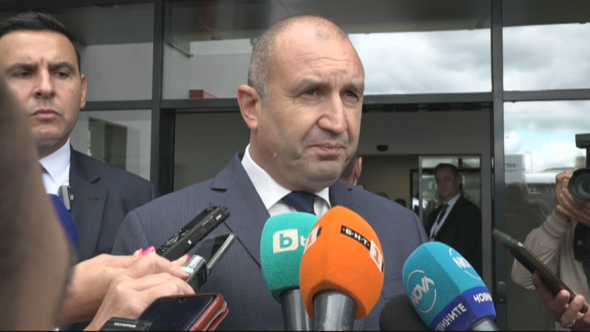 Президентът Румен Радев днес е на посещение в Севлиево, където