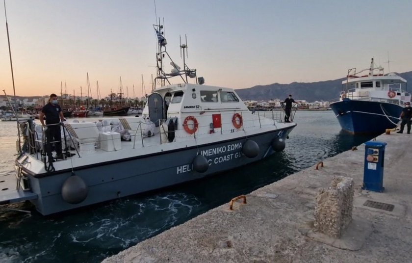 гръцката брегова охрана стреляла товарен кораб егейско море