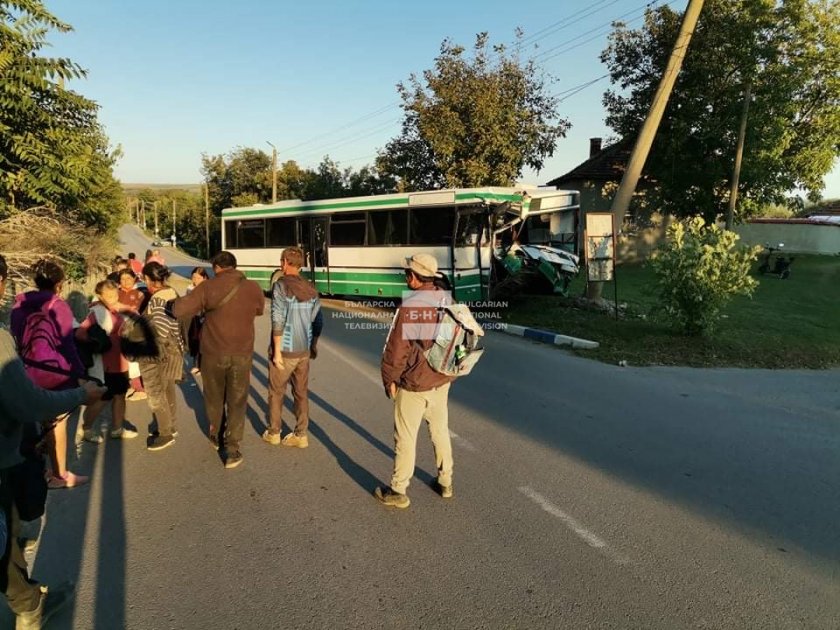автобус вряза стълб врачанското село бутан