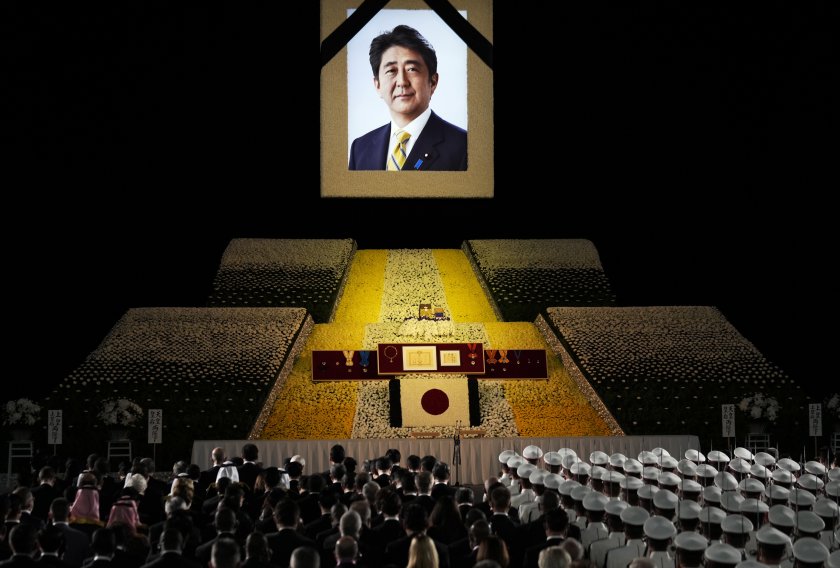 япония прощава бившия премиер шиндзо абе