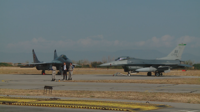 България ще купи още 8 изтребителя F-16 от САЩ, реши