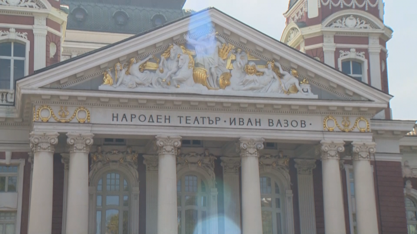 Знакови сгради в столицата са пострадали при снощната буря. Наложило