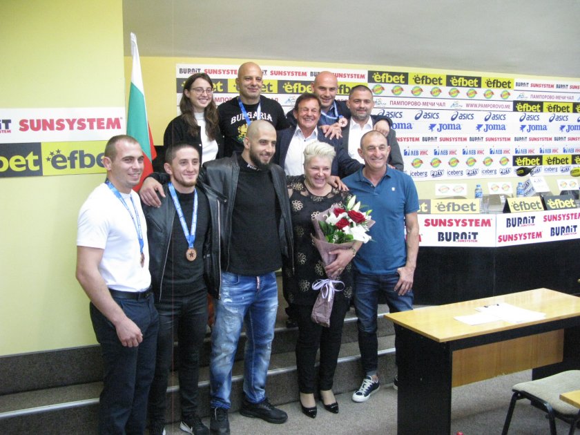 Българските самбисти получиха премии за доброто си представяне на Европесйкото в Сърбия