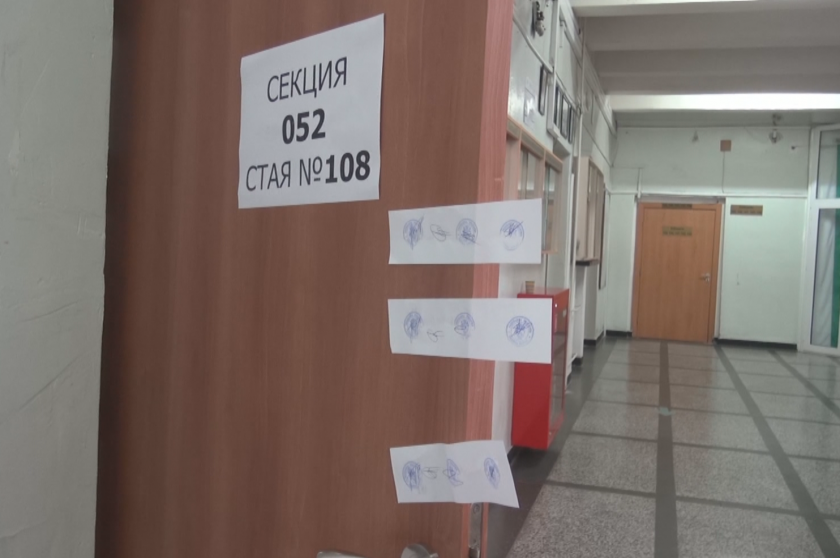 Куриозен случай в Бургас: Жена гласува и си тръгна с разписката от машината