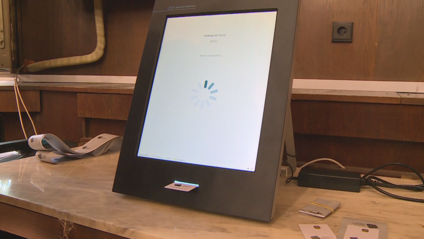 Към 11 часа е преустановено гласуването с 15 машини в