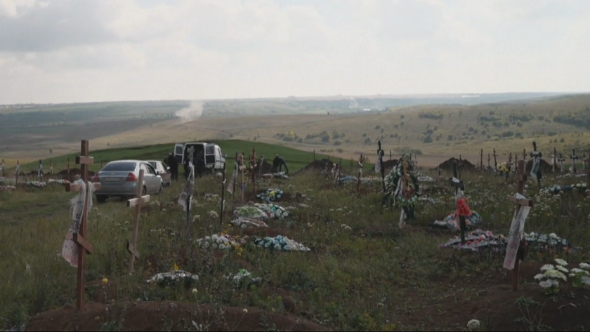 Пореден масов гроб е открит в освободен град в Украйна.