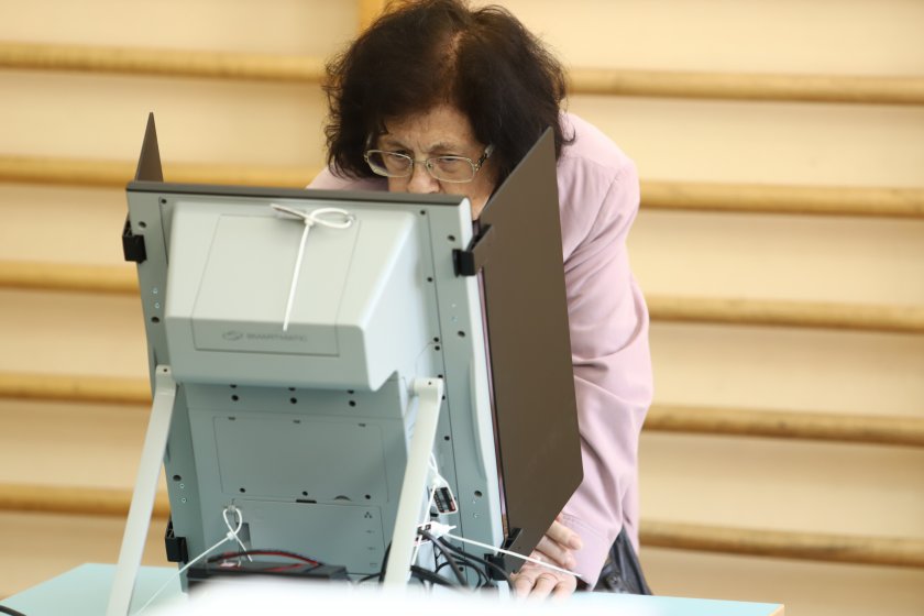 11,05% е избирателната активност във Врачанско към 11.00 часа, съобщиха