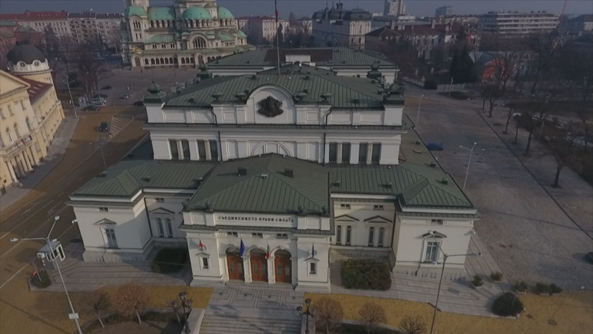 След броени часове приключва изборната кампания. Утре е ден за