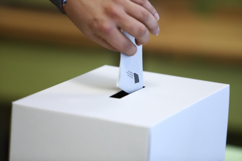 10.06% е избирателната активност в Ямболски избирателен район към 11:00