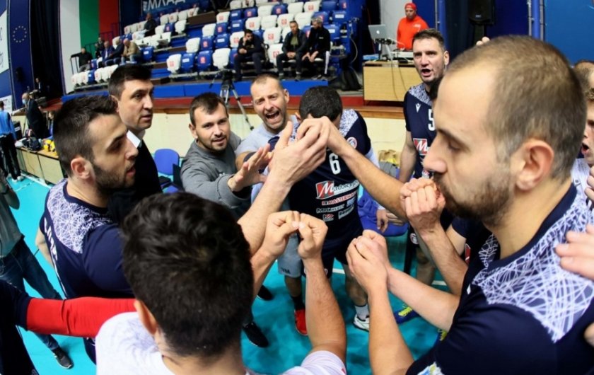 Волейболистите на Дея спорт (Бургас) тръгнаха с категоричен успех в