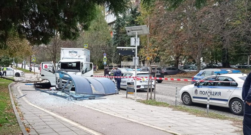 камион вряза спирка градския транспорт софия загинало годишно момиче