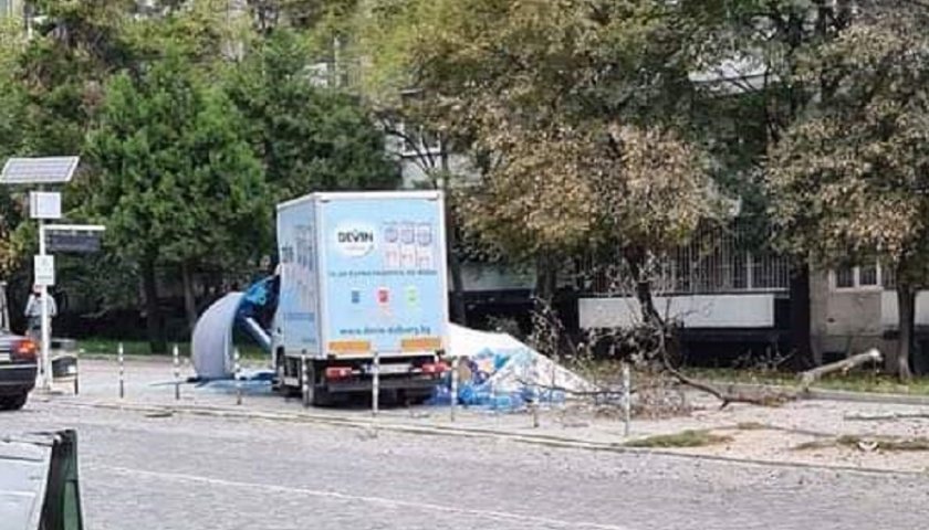 Тежък инцидент в столицата тази сутрин. Камион се блъсна в