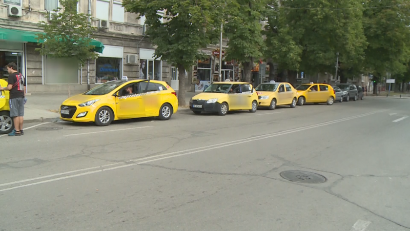 Таксиметровите шофьори искат паник бутони в такситата