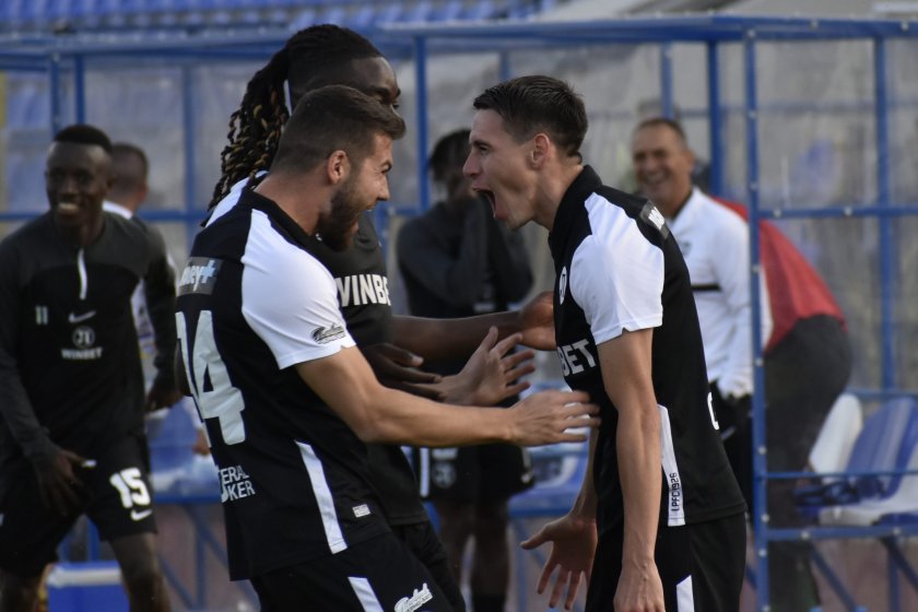 Отборът на Локомотив Пловдив надигра с класическото 3:0 у дома