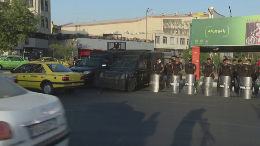 Напрежение по оста Техеран - Вашингтон, протестите в Иран продължават