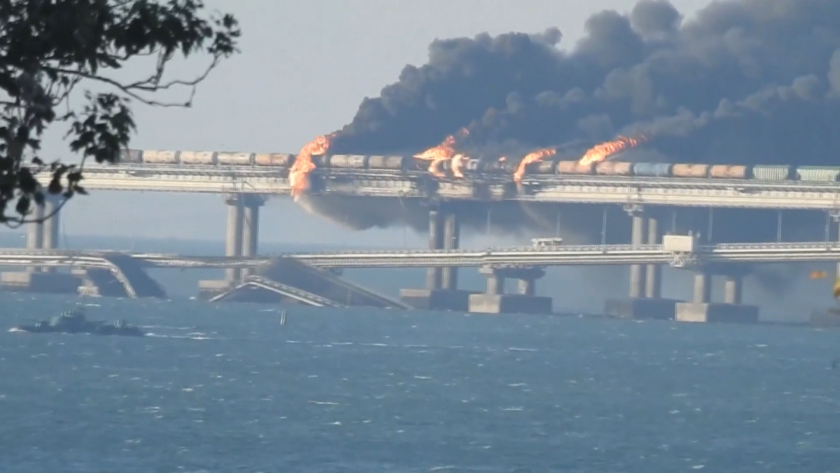 възобновяват движението кримския мост взрива