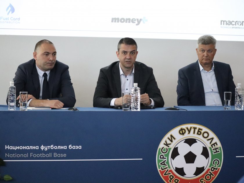 Председателят на Съдийската комисия към Българския футболен съюз - Виктор