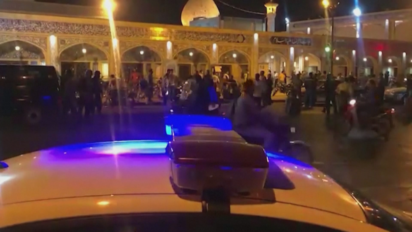 Иранската полиция е стреляла по протестиращи в иранския град Сакез
