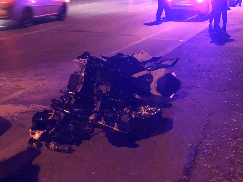 Моторист пострада тежко след катастрофа на бул. Сливница в София.Пострадалият