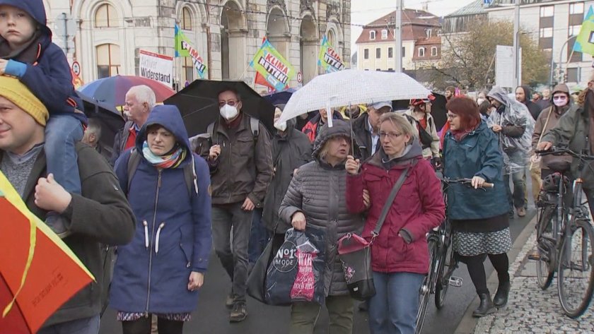 Многохилядни протести в Германия с различни искания.Демонстранти в шест германски