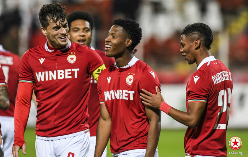 Лацио победи Аталанта с 2:0 в мач от 11-ия кръг