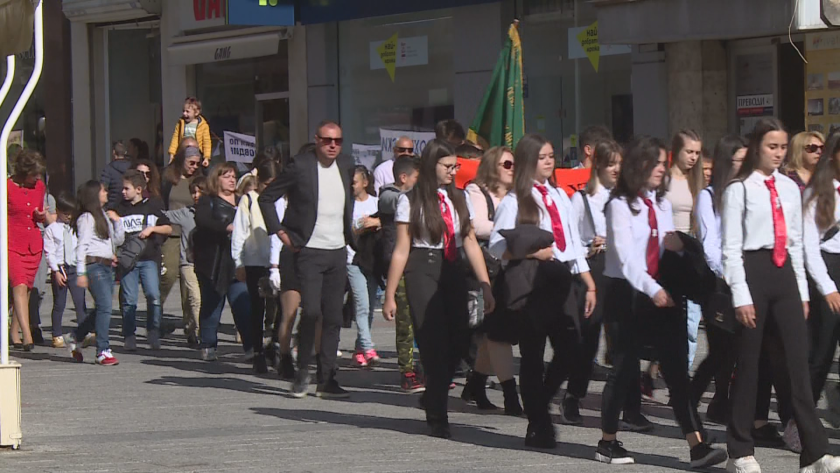 В празнично шествие в Пловдив, което се провежда за първи