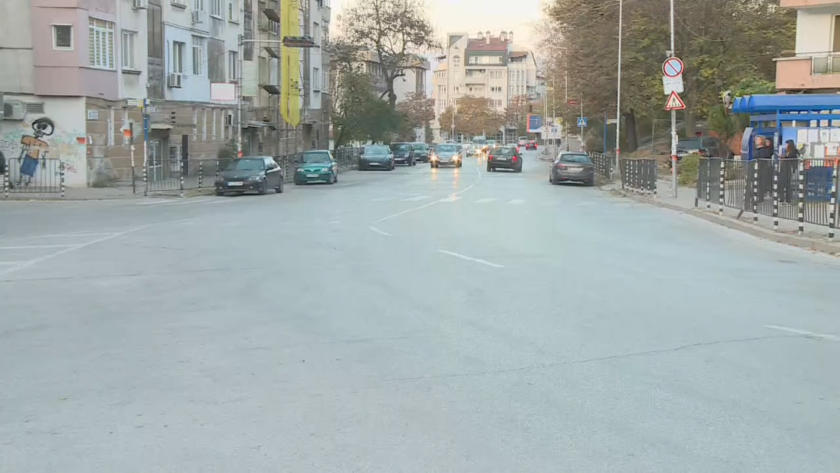Улиците в Благоевград тази година останаха без подновена пътна маркировка.