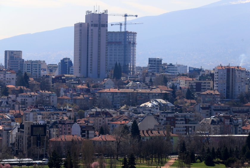 Ще бъде ли узаконен небостъргачът "Златен век"?