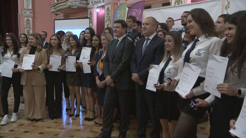 Български младежи получиха "Международната награда на херцога на Единбург"