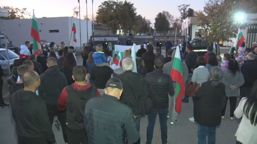 Протест в Харманли срещу бежанския център в града. Причината е