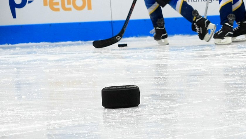 Миналогодишният шампион в Националната хокейна лига (НХЛ) Колорадо Аваланч допусна