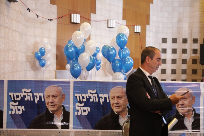 Десният блок на бившия израелски премиер Бенямин Нетаняху печели мнозинство