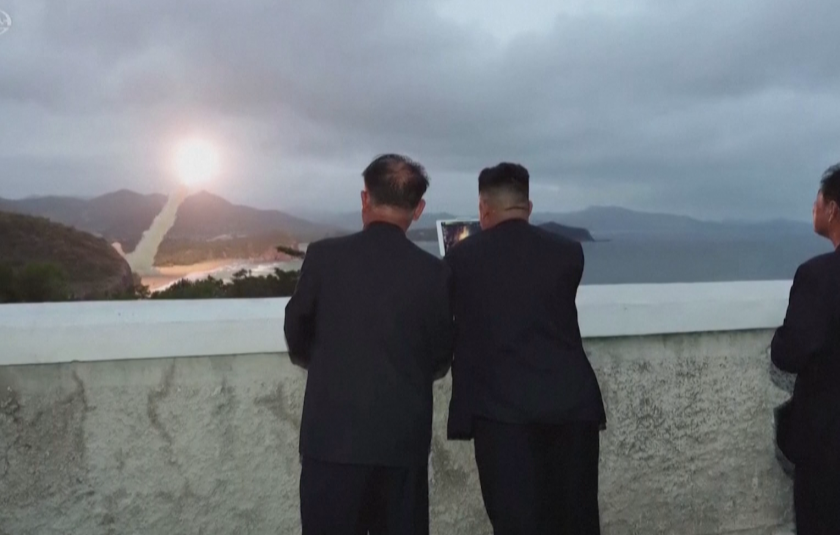 Северна Корея е изстреляла около 10 балистични ракети в посока