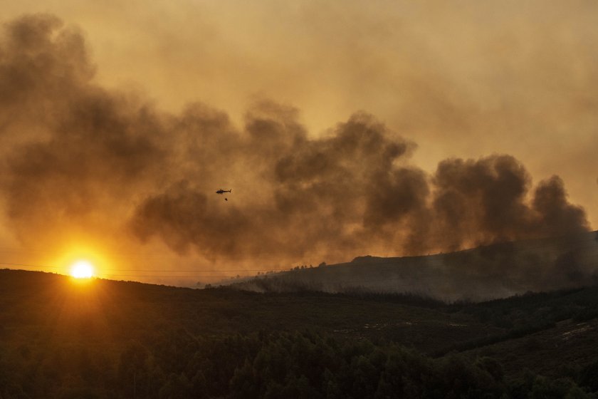 необичайните сезона горещини предизвикаха горски пожари испания