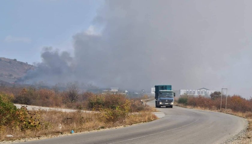 Пожар в регионалното депо за отпадъци край старозагорското село Ракитница.Горят