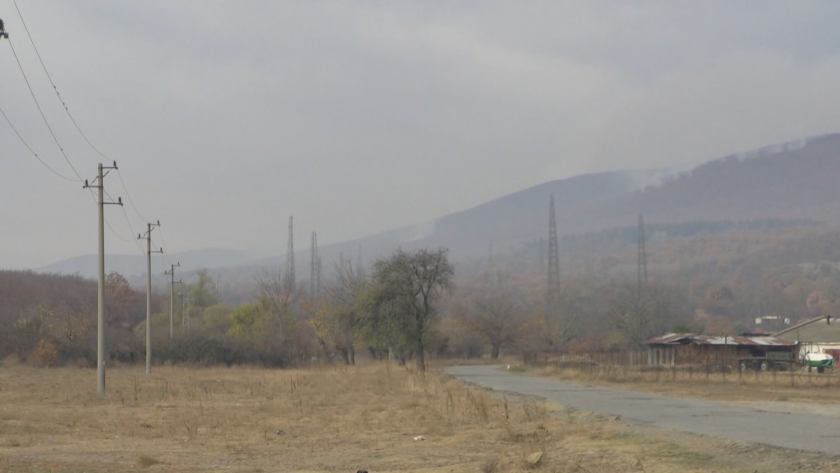 След четири дни борба с огъня на полигона Ново село